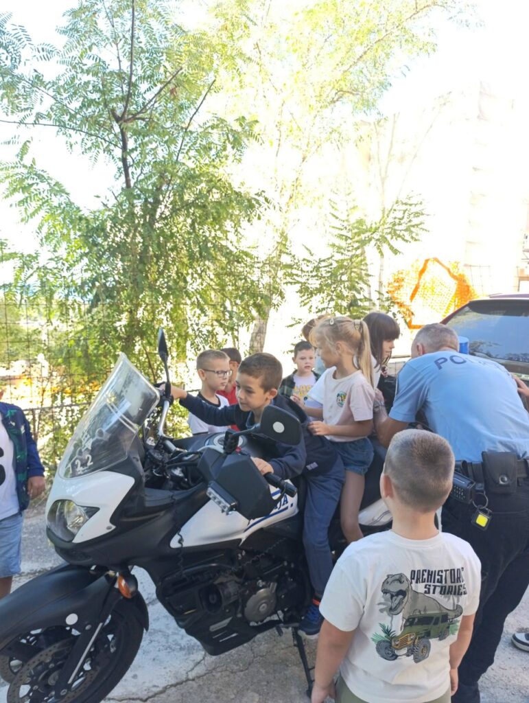 549642420 1338690641592477 282590207274753841 n